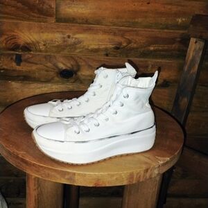 Steve Madden Winston White Size 2